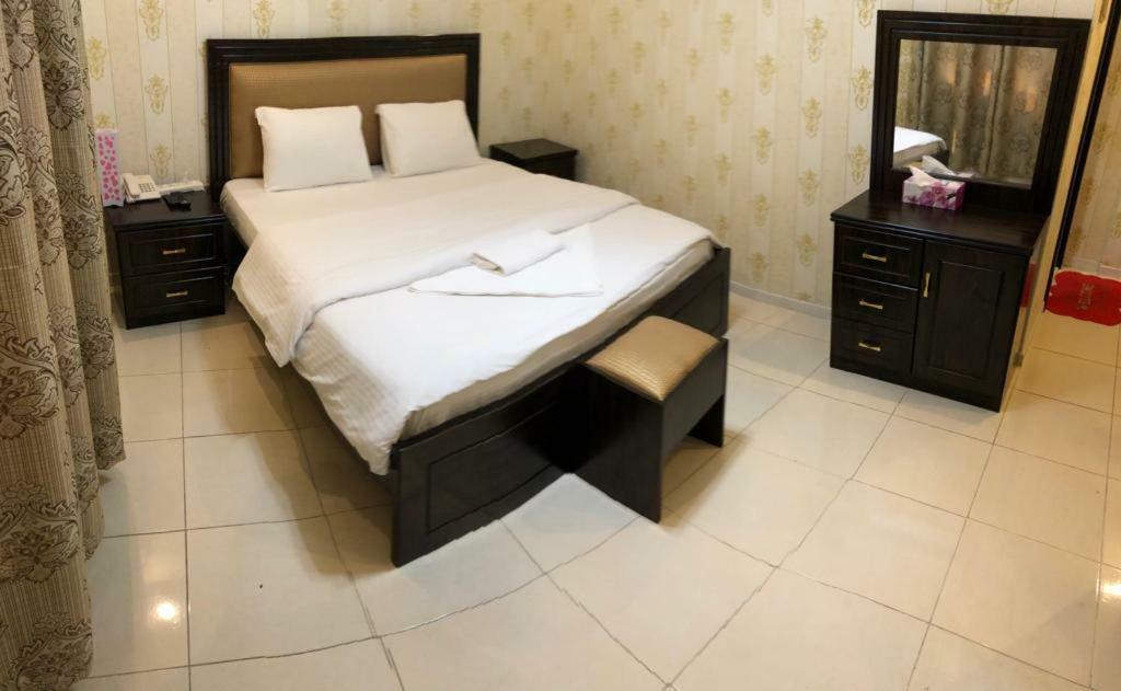 Tvs Hotel Дубай Екстериор снимка