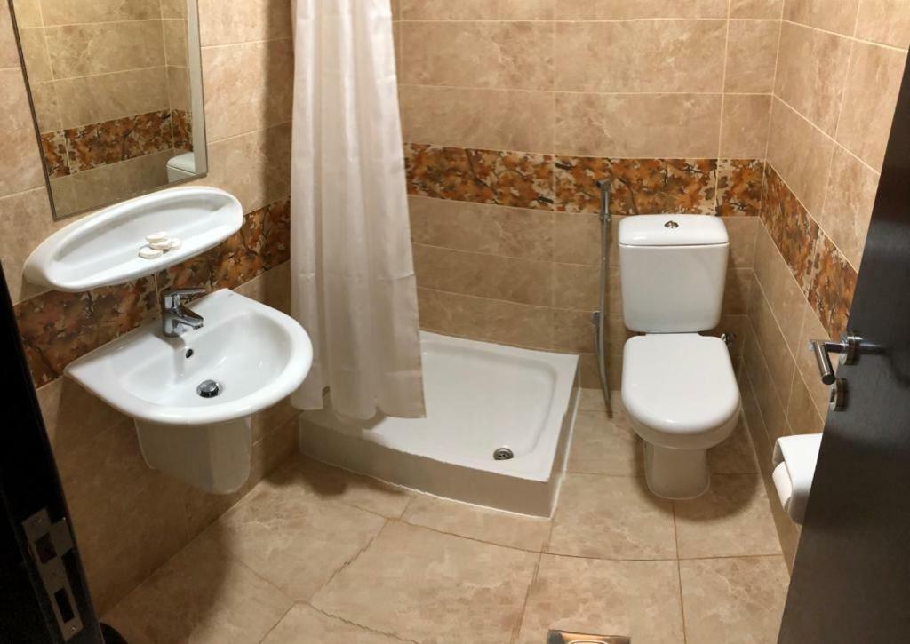 Tvs Hotel Дубай Екстериор снимка