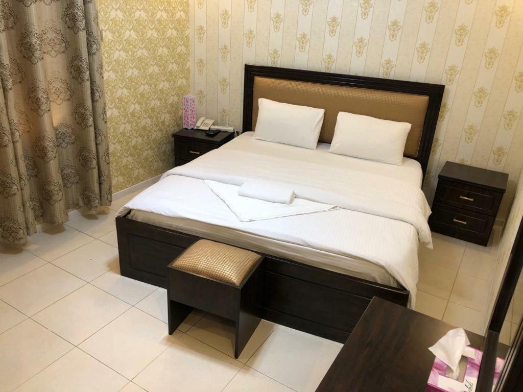 Tvs Hotel Дубай Екстериор снимка