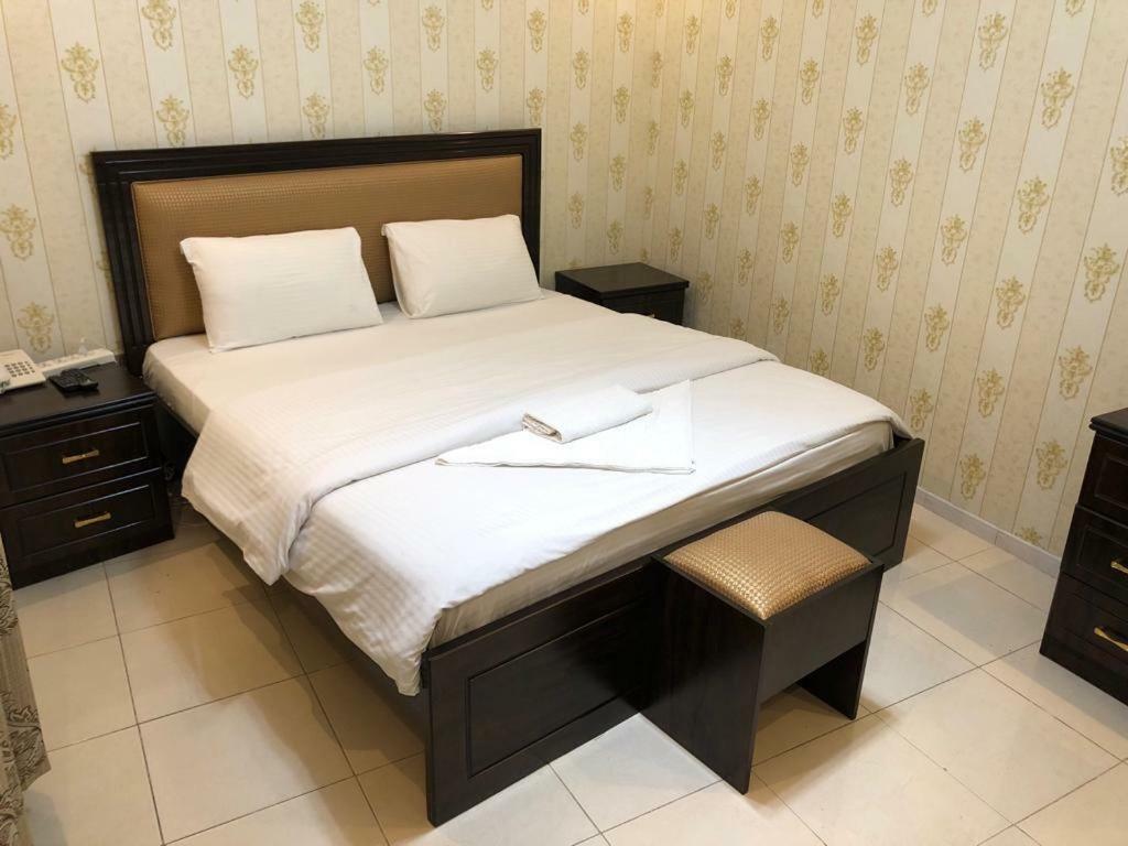 Tvs Hotel Дубай Екстериор снимка